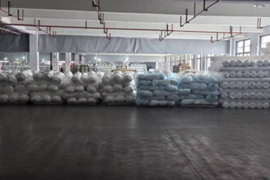 منطقة وضع المنتج النهائي لإنتاج القماش الرمادي